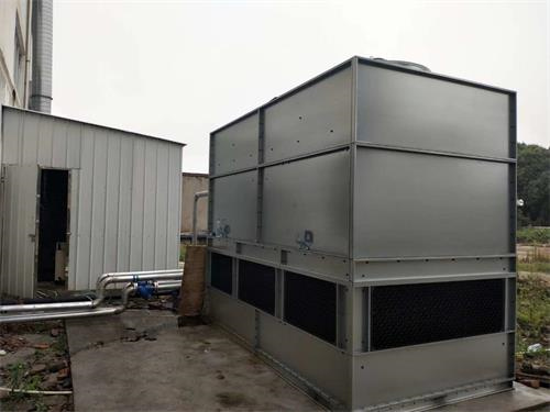 冷卻塔在中央空調設備中的作用(冷卻塔在中央空調中有什么作用)