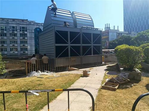 冷卻塔連接溢出水現(xiàn)象原因,空調(diào)冷卻塔管道連接